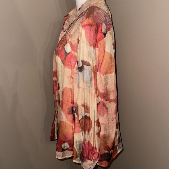 Gorgeous Floral Sheer Button Down Top! - Picture 3 of 10